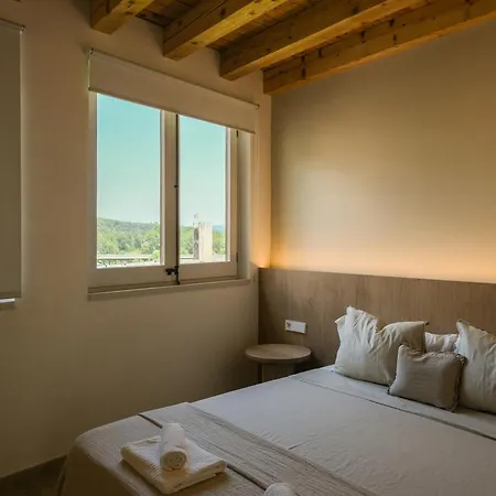 Latic Del Portalet Vistas Al Puente De Besalu Apartment Exterior photo