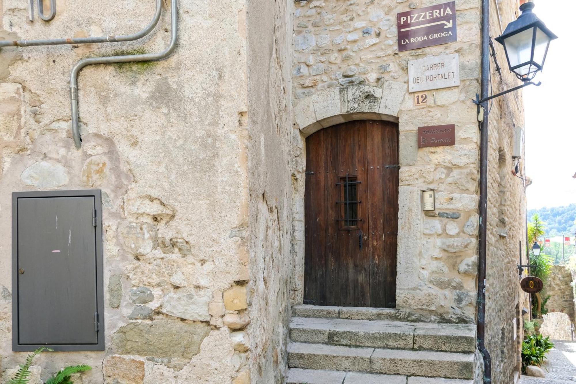 Latic Del Portalet Vistas Al Puente De Apartment Besalu